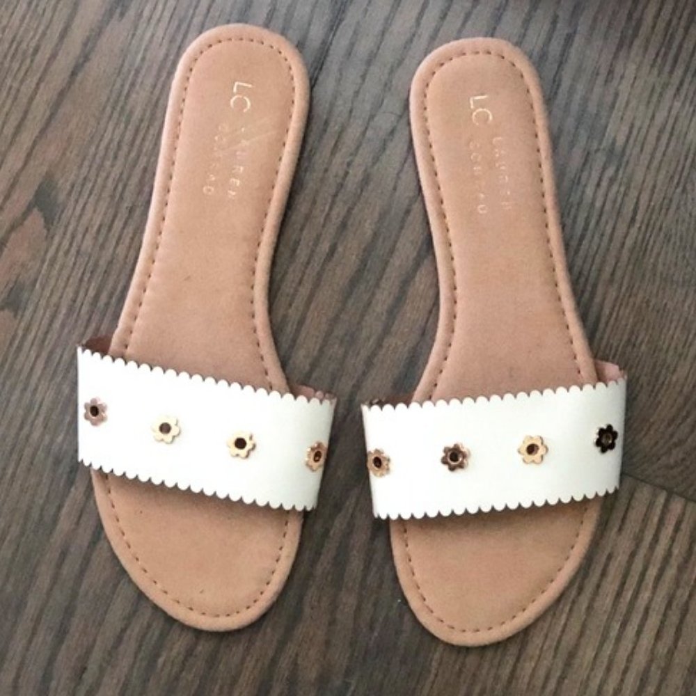 NWOT White sandals with gold daisy stud details